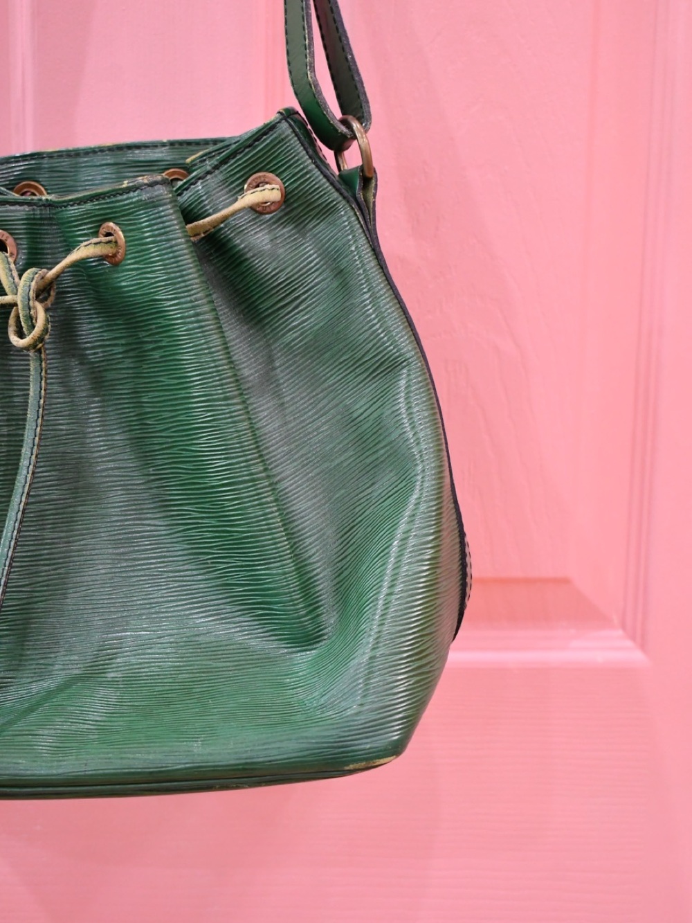 Louis Vuitton Green Epi Leather Drawstring Bucket Shoulder Bag - Picture 6 of 11